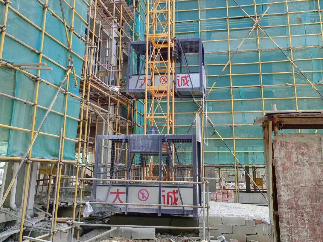 鋼絲繩物料機(jī)在建筑領(lǐng)域中有哪些具體應(yīng)用案例？